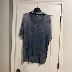 JODIFL Women’s grey keyhole shirt